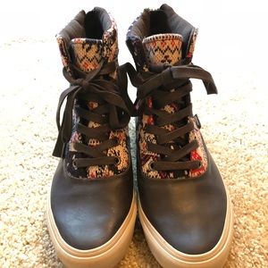 BARELY WORN WATERPROOF HIGH TOP VANS